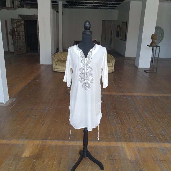 White with black embroidery patchwork detailing tunic top - Picture 8 of 9